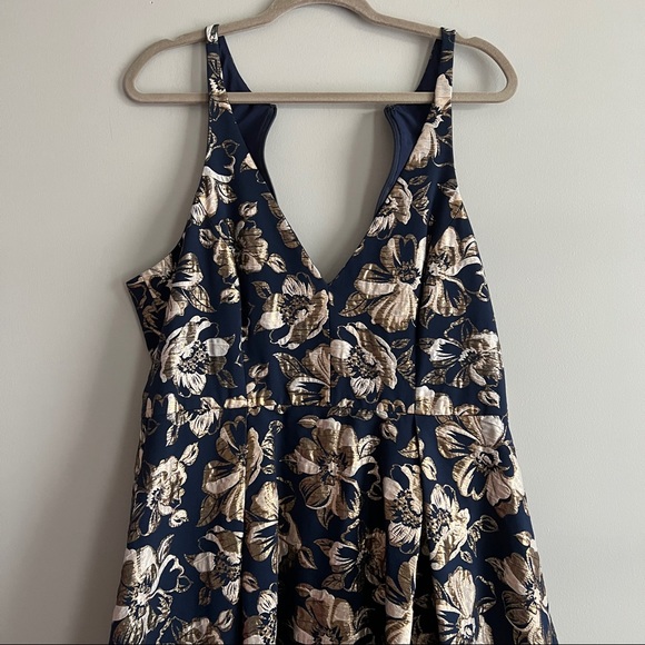 Badgley Mischka Floral Jacquard dress - Picture 7 of 10